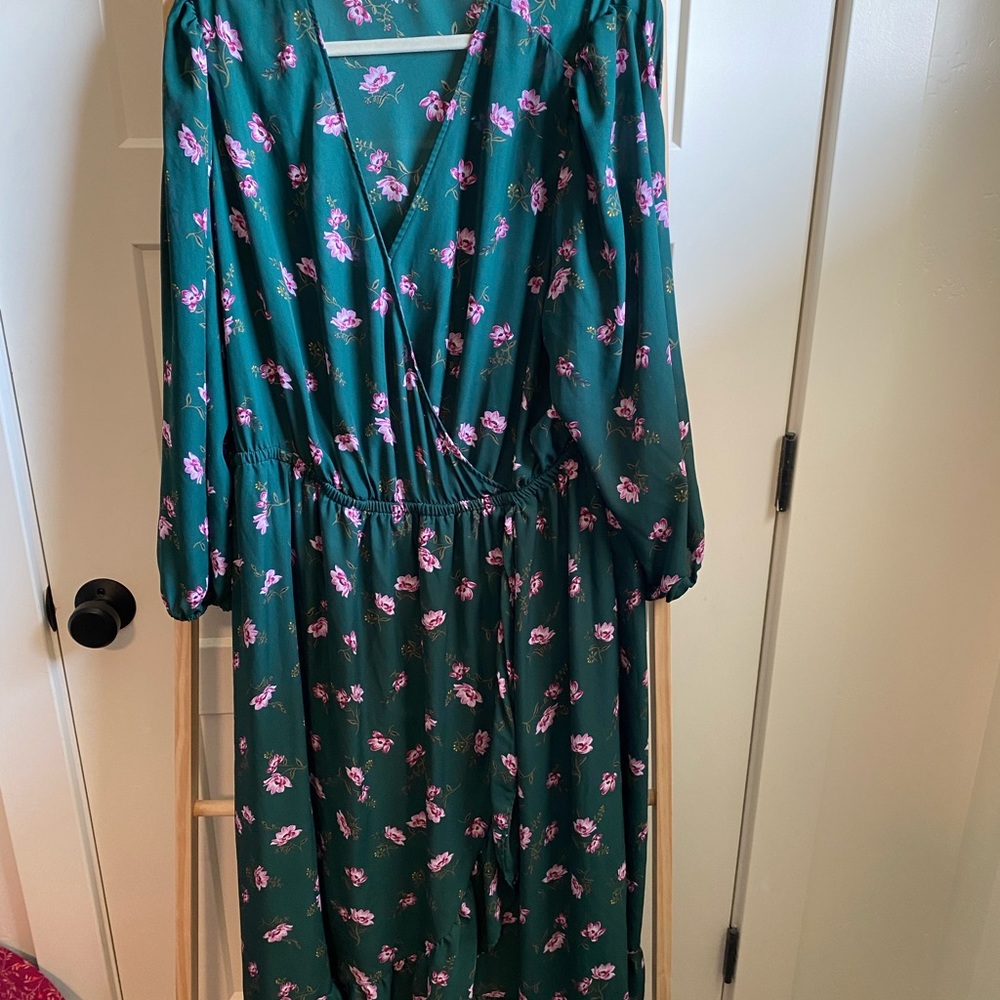 Floral dress with winched sleeves